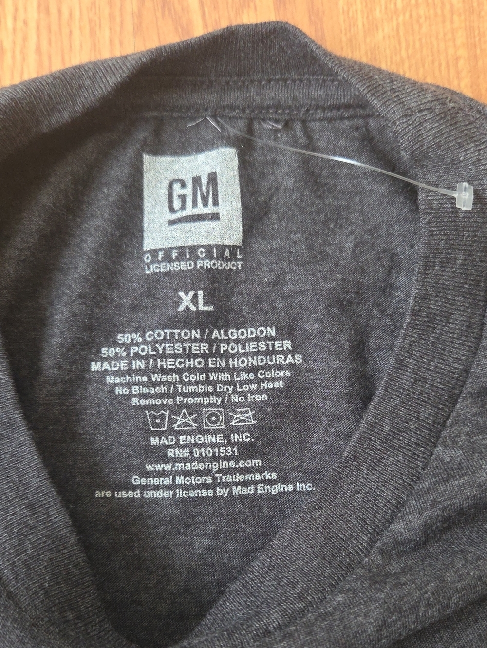 Chevy Logo Men's Tshirt XL Classic Chevrolet Logo GM USA Cars Auto Graphic - Picture 4 of 5